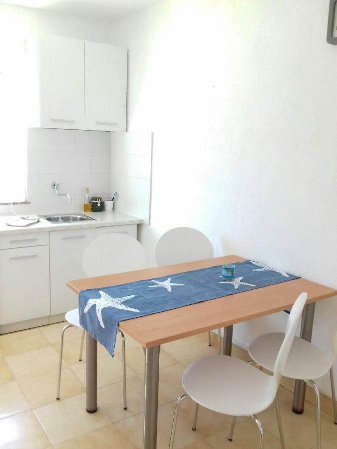 Apartman Andela Apartment Тисно Екстериор снимка